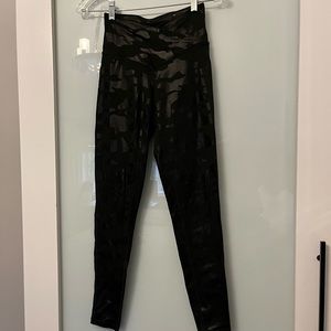 Jenni V Front Black Camo Leggings, Size X-Small